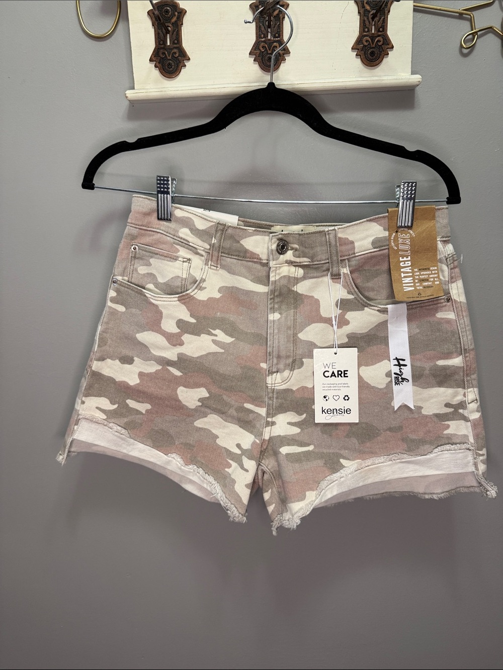NWT Kensie High Rise Camouflage Shorts Sz 8